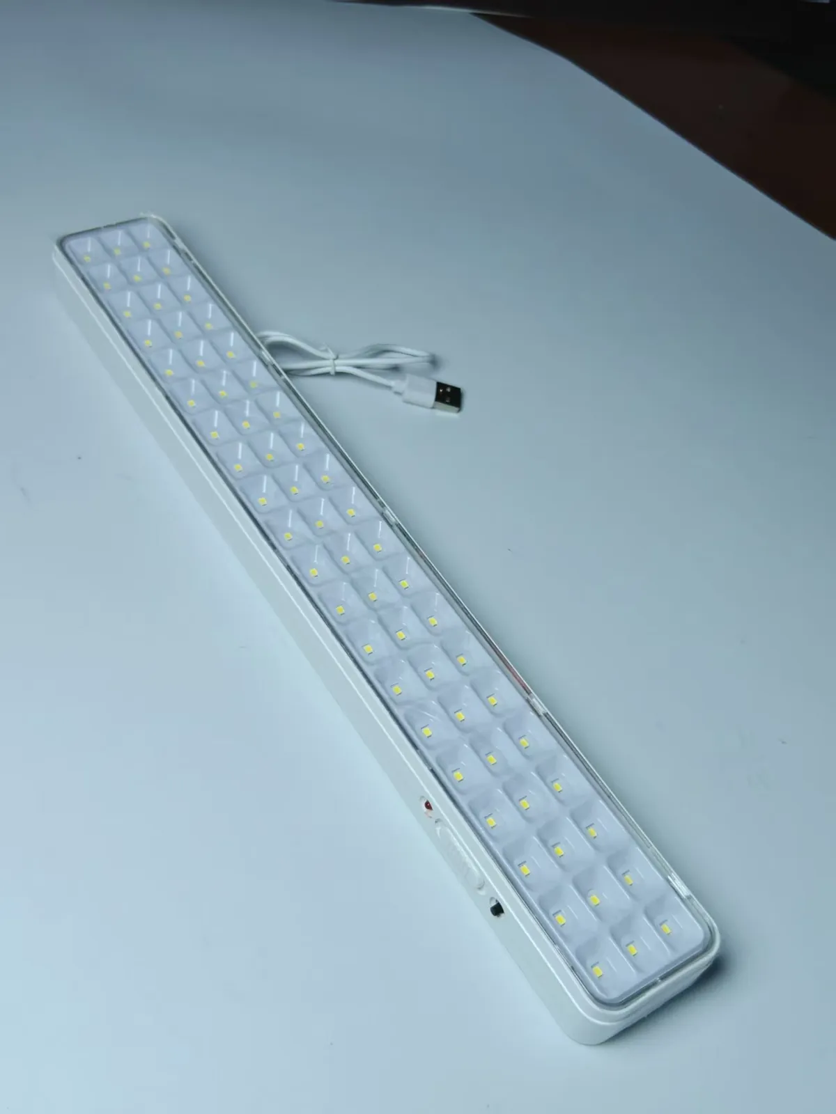 CT614 USB rechargeable LED emergency light feature image 4