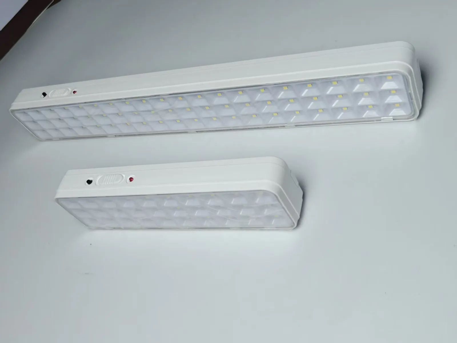 CT614 USB rechargeable LED emergency light feature image 7