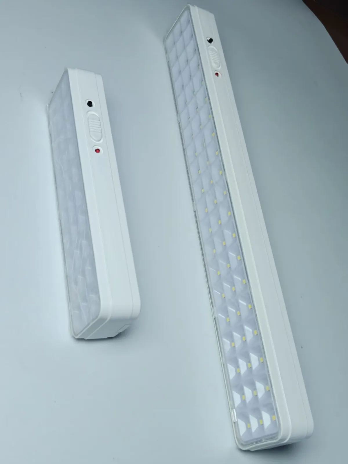 CT614 USB rechargeable LED emergency light feature image 8