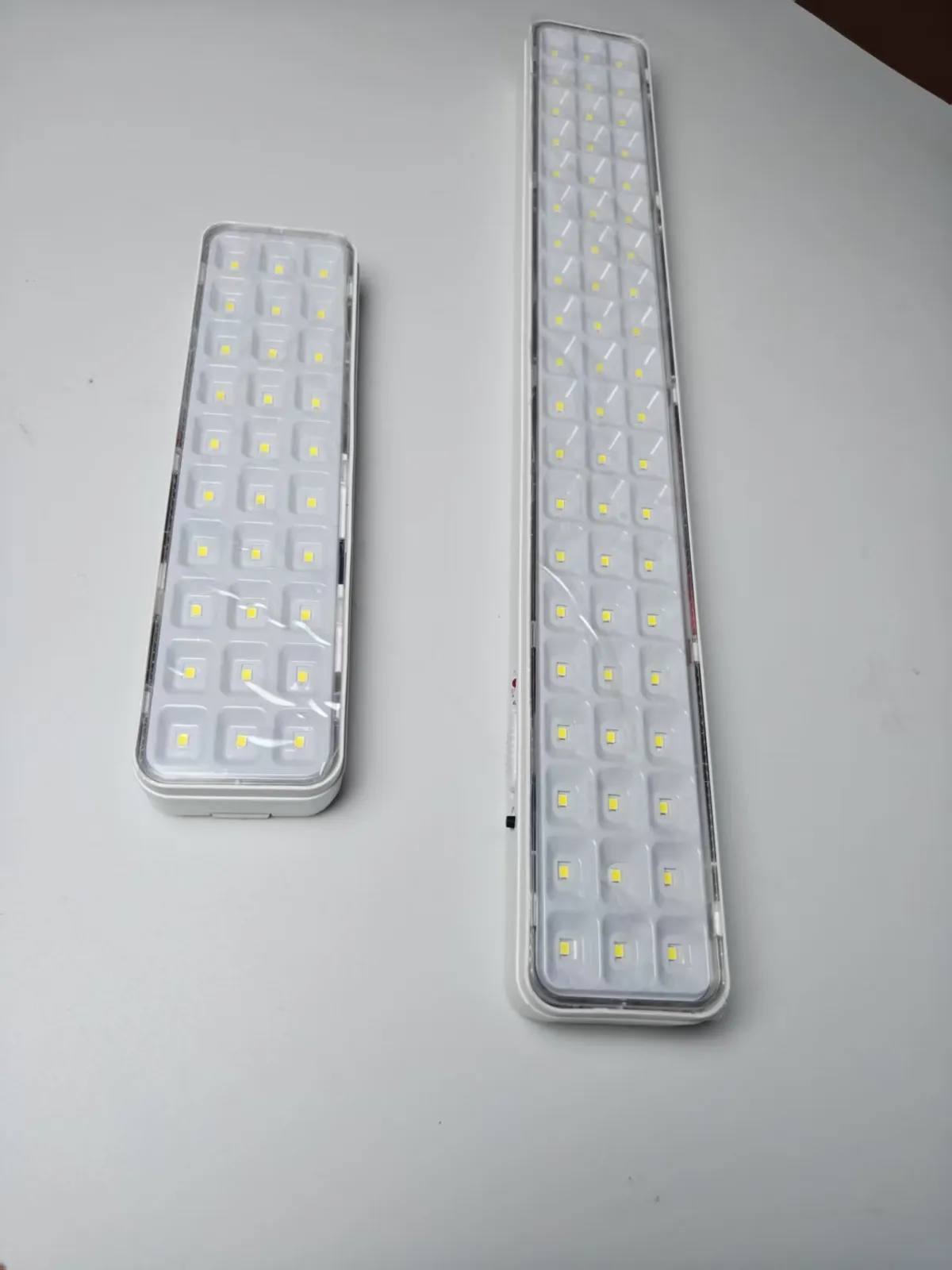 CT614 USB rechargeable LED emergency light feature image 9